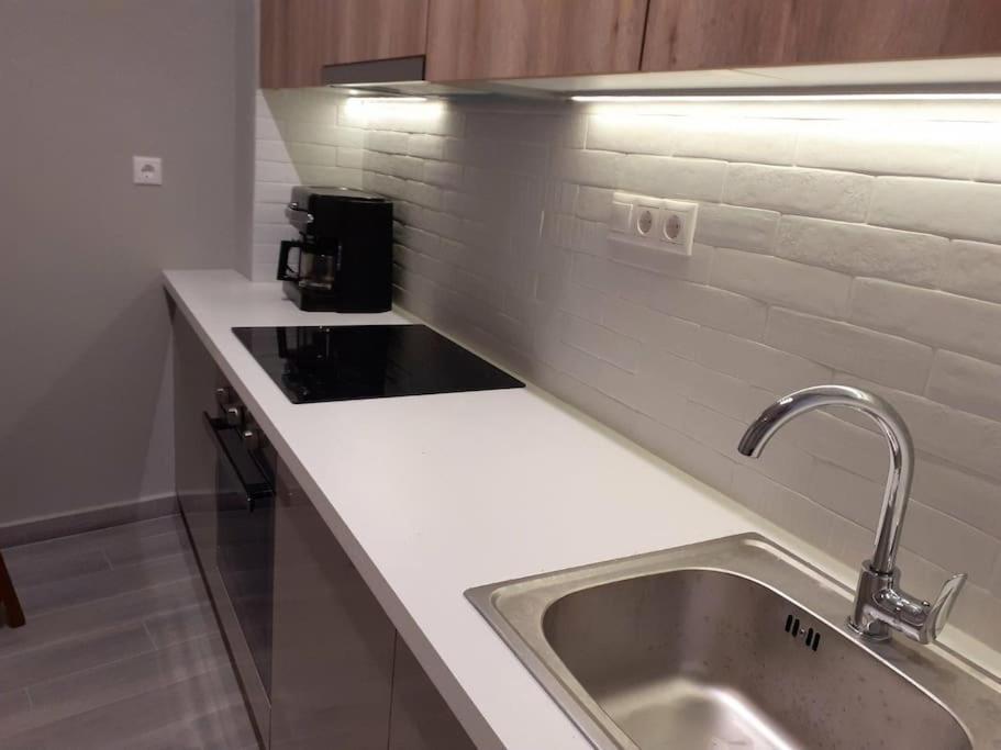 Μοντέρνο Διαμέρισμα - Stylish Appartment Loutraki Eksteriør billede